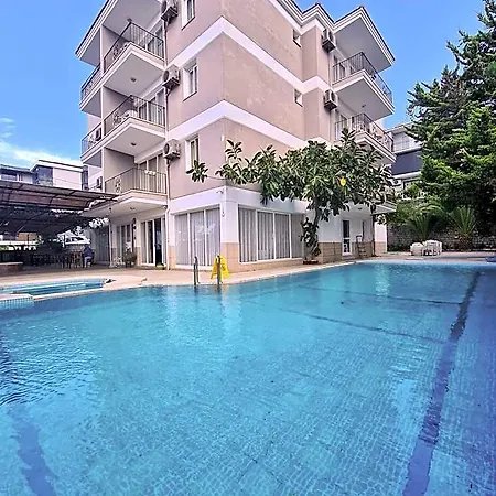 Fora Aparthotel 4*
